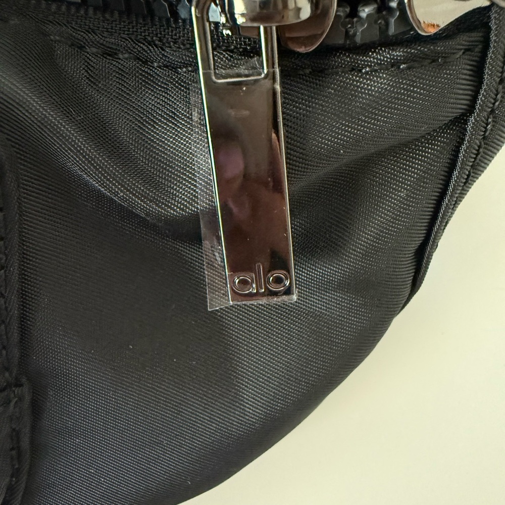 Alo yoga Explorer Fanny Pack - Picture 7 of 7